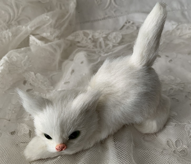 画像: リアル　白猫　置物